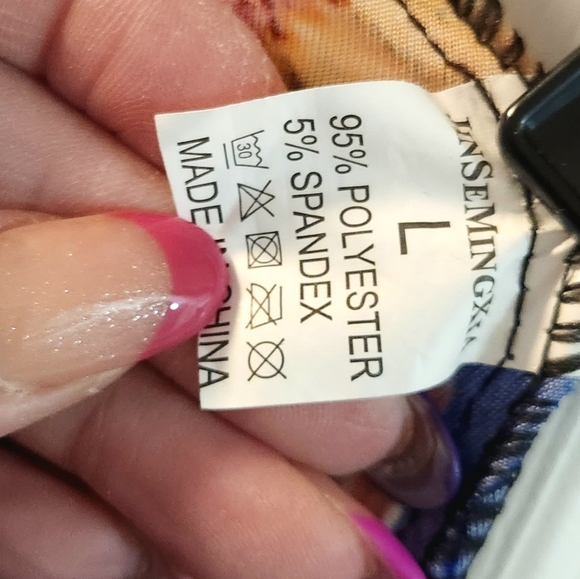 EUC blue flowered romper size large - Picture 4 of 4